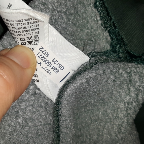 American Eagle Relaxed/Distressed Crew Neck Sweatshirt 2021 - Picture 11 of 14